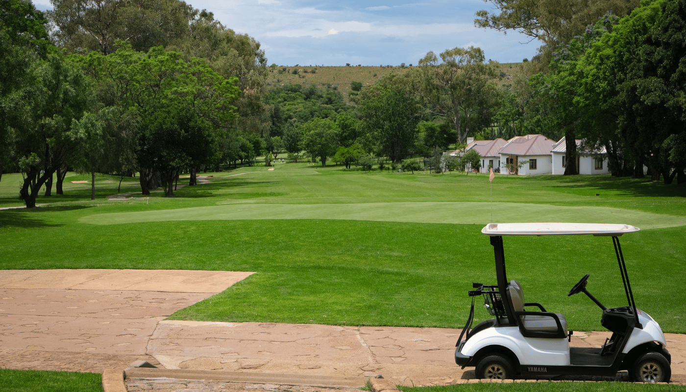 How much does it cost to build a 18-hole golf course